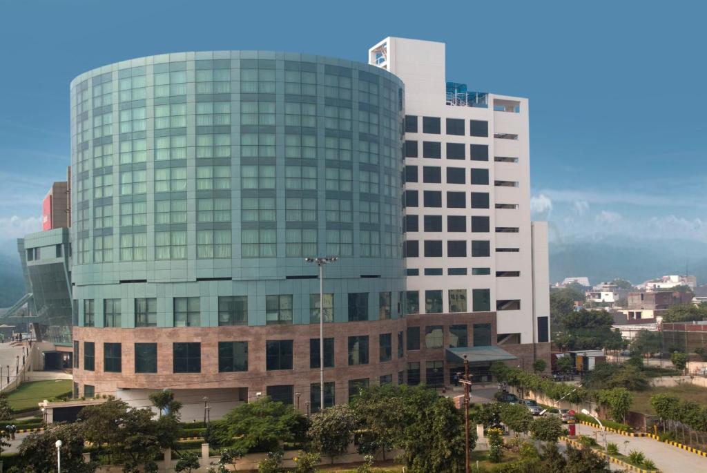 Savoy Suites Hotel Greater Noida