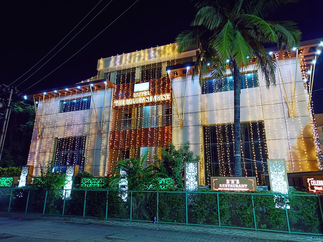 Hotel The Golden Sunrise