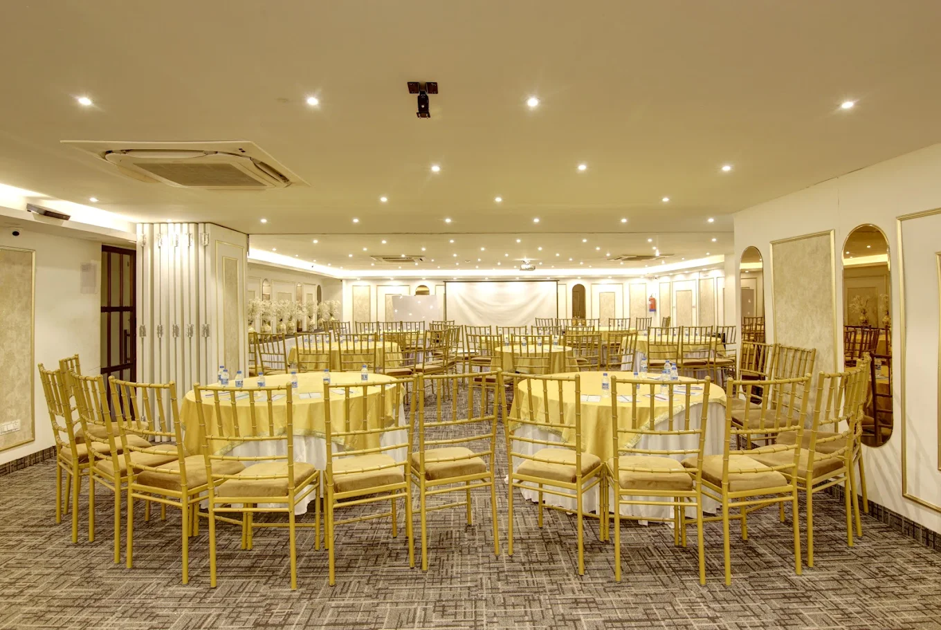 Hotel Town Pallace Inn