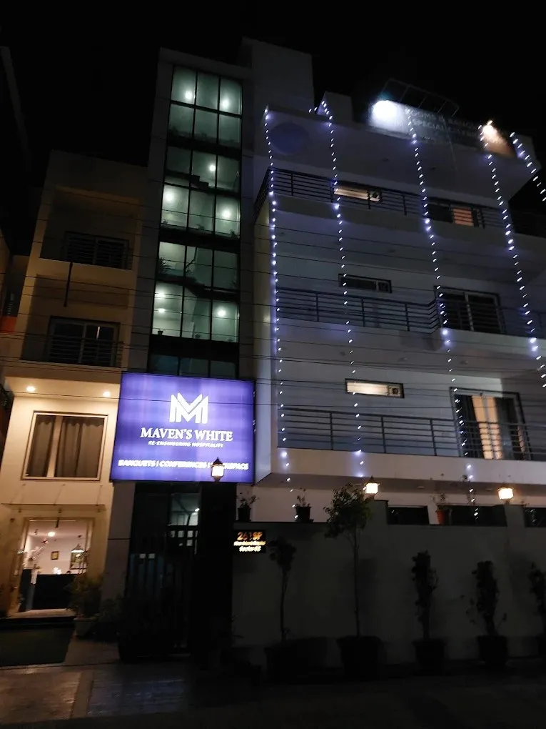 Hotel Mavens White