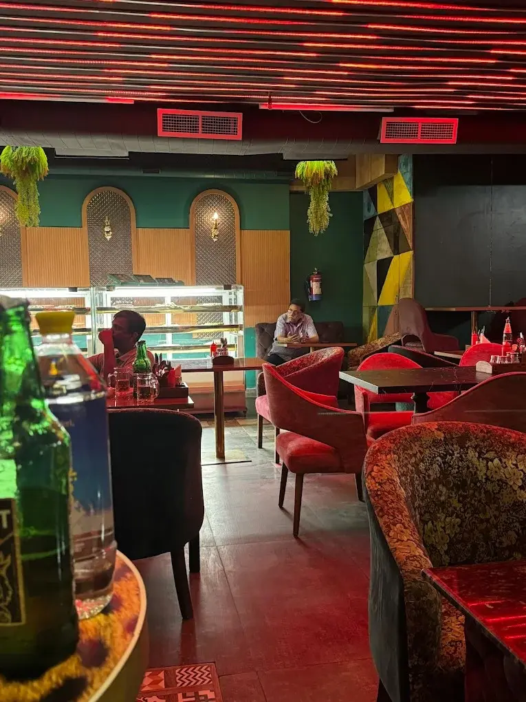 Rhaas Cafe and Lounge