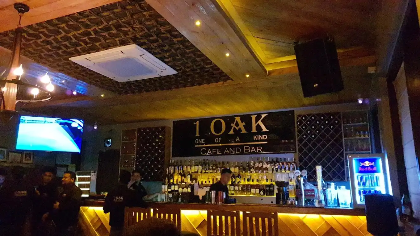 One Oak Cafe and Bar